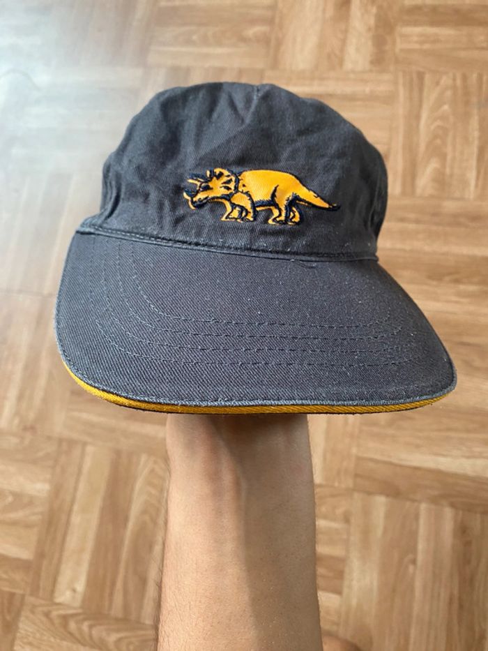 Casquette avec motifs dinosaure taille 1/3 ans
