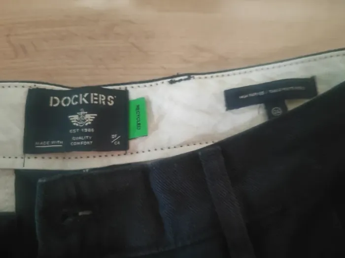 Jeans taille haute Dockers – S – Noir – État : Excellent - photo numéro 3