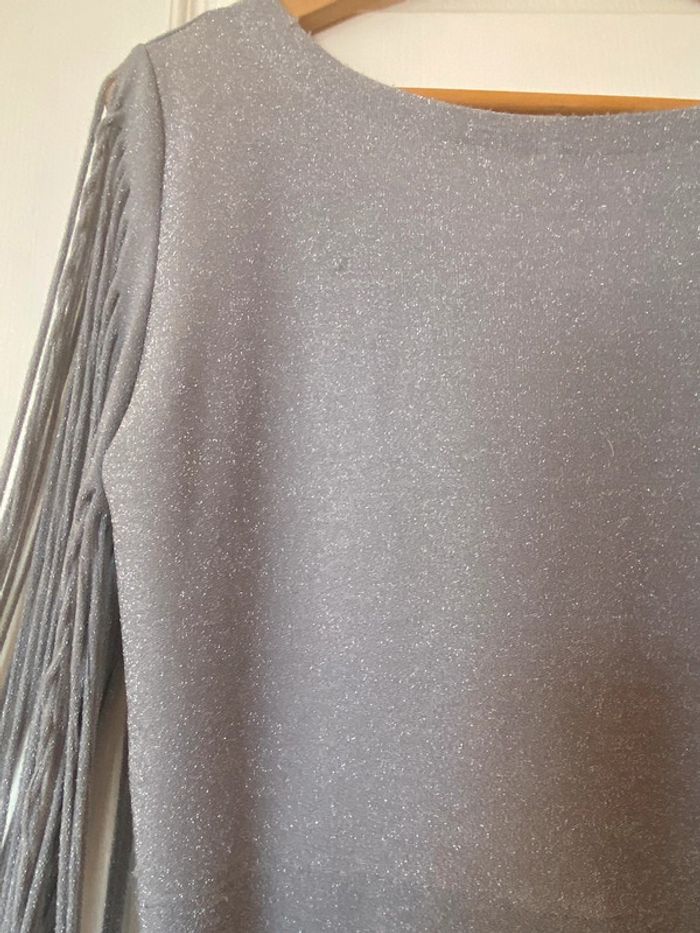Jolie robe fluide en lamé gris très originale - photo numéro 4