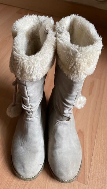 Jolie paire de bottes fourrées beiges T. 27 fille