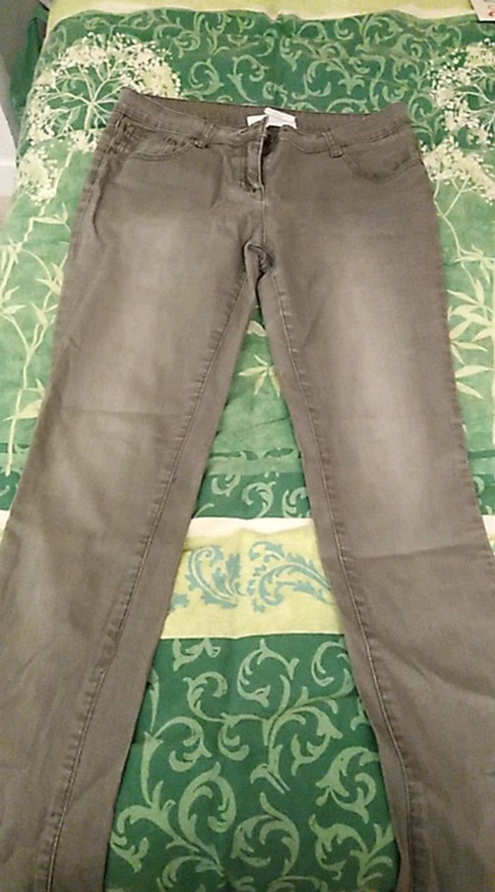 Jean léger gris Camaïeu taille 40