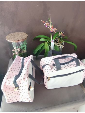 Lot de 2 trousses assorties