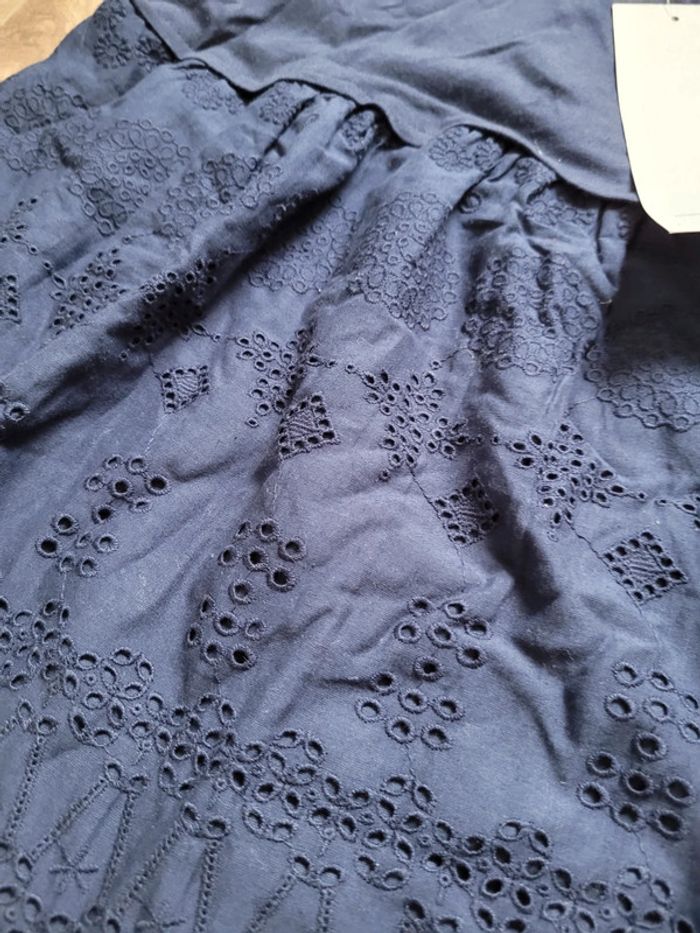 Robe bleu marine à broderies anglaises - photo numéro 2