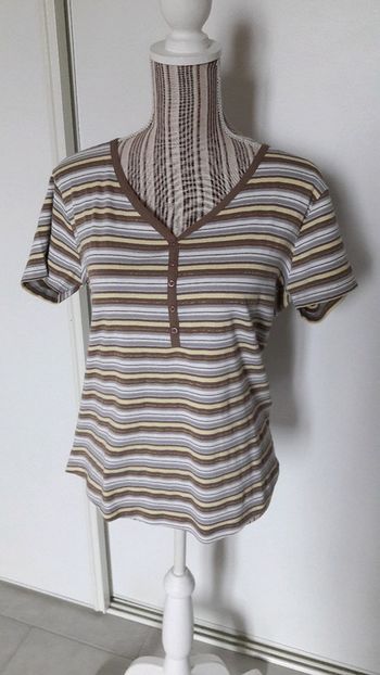 Tee shirt rayé taille 4 tres bon état 100%coton