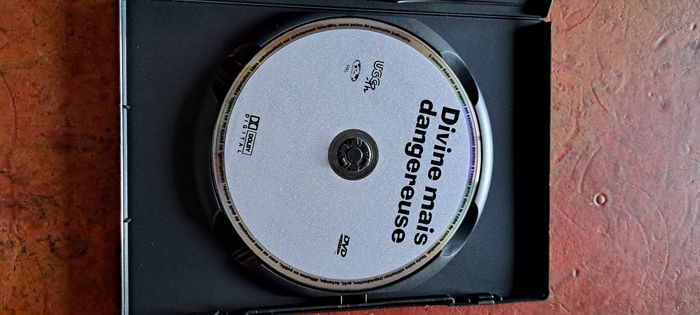 Dvd divine mais dangereuse - photo numéro 2