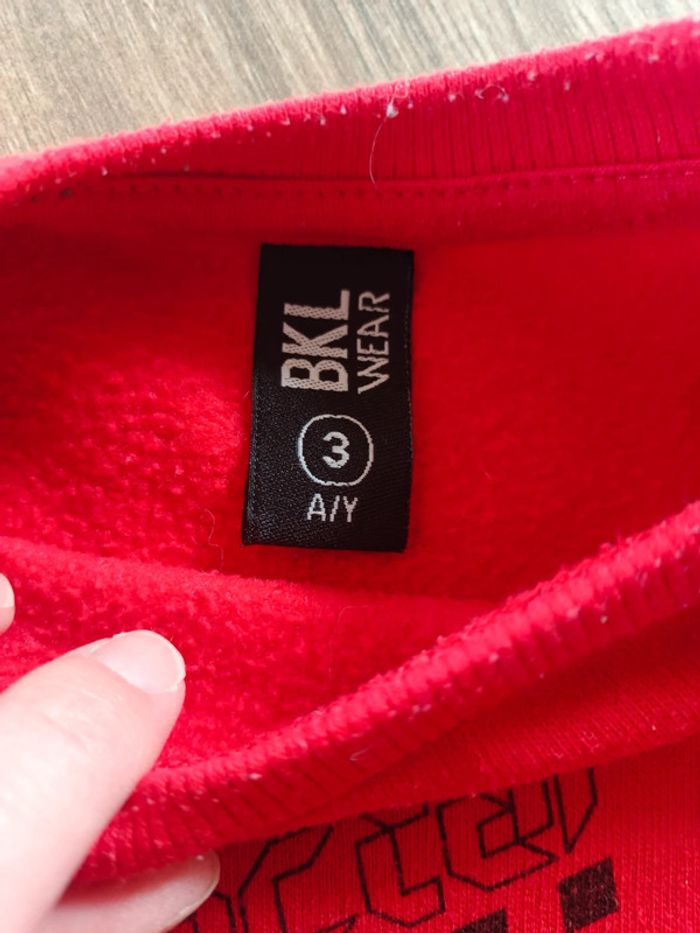 Pull rouge - photo numéro 3