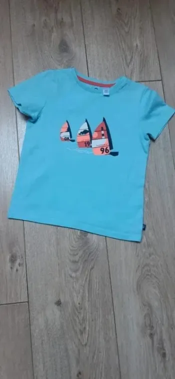Tee-shirt MC okaidi bleu "voiliers" 4 ans en parfait état