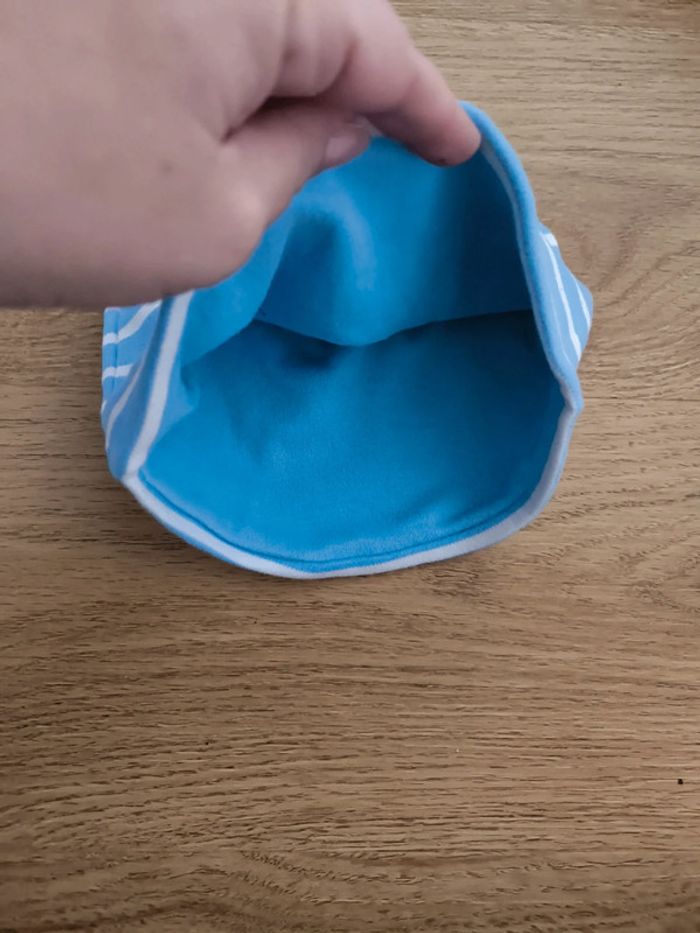 Bonnet rayé bleu et blanc taille 1 tago neuf - photo numéro 2