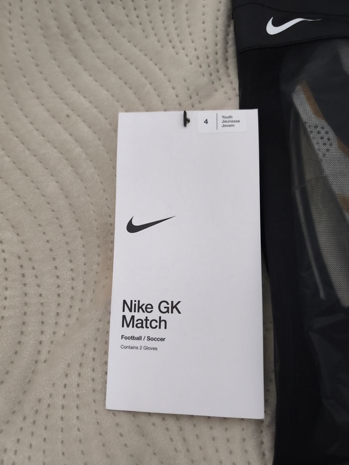 Gants de foot Nike T 4 - photo numéro 6