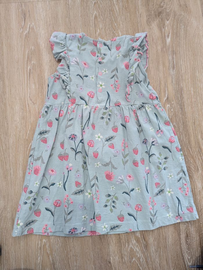 Robe à fleurs 36 mois - photo numéro 4