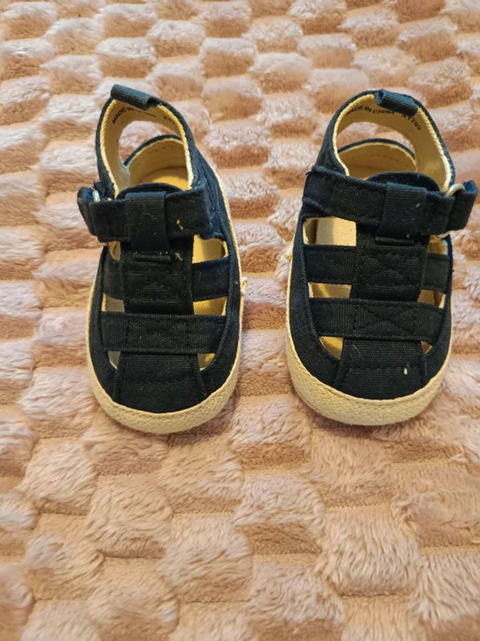 Sandale bébé Kiabi 6/9m neuve