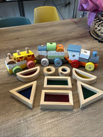 Train et formes en bois