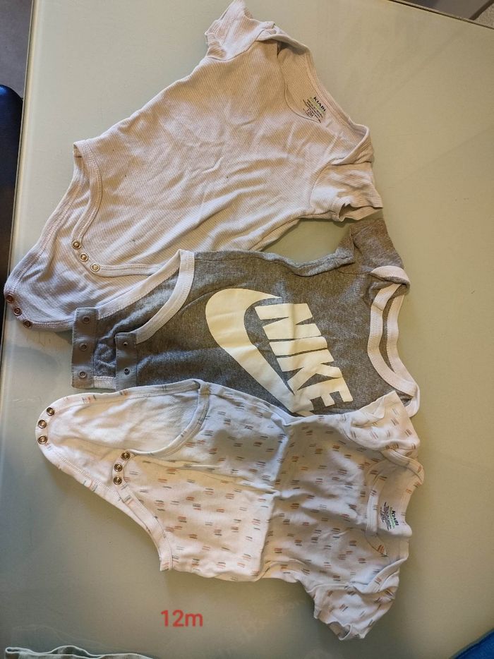 Lot vêtements 12 mois - photo numéro 3