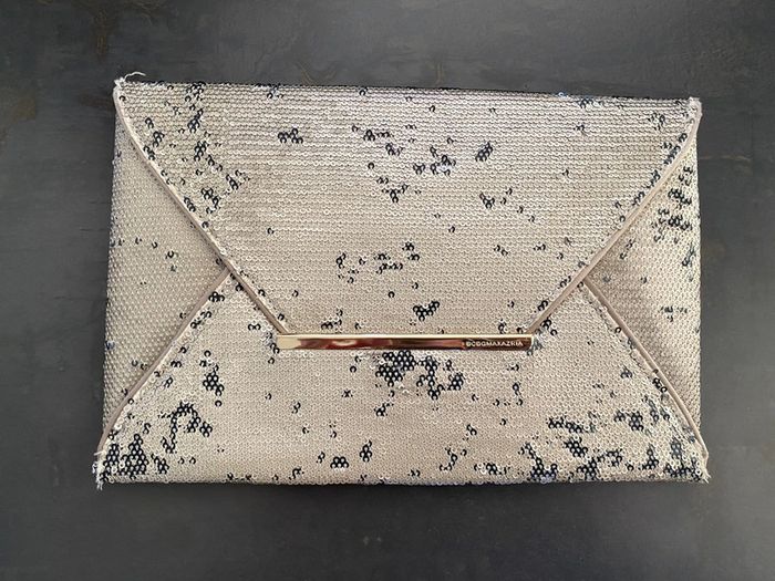 Pochette à sequins dorés Bcbgmaxazria