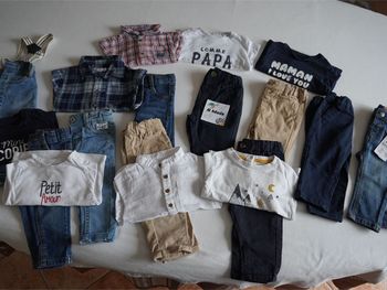 Lot de Vêtements pour garçon en 6 mois (10 pantalons + 8 hauts)