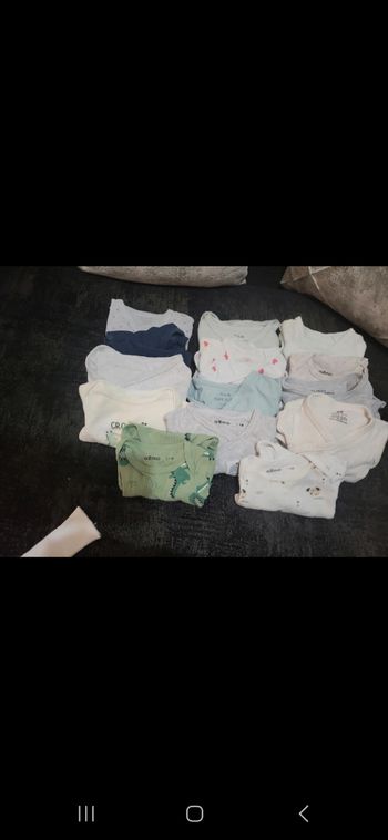 Lot de 14 bodies taille 1mois