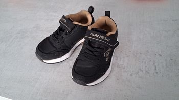 Baskets Airness taille 24