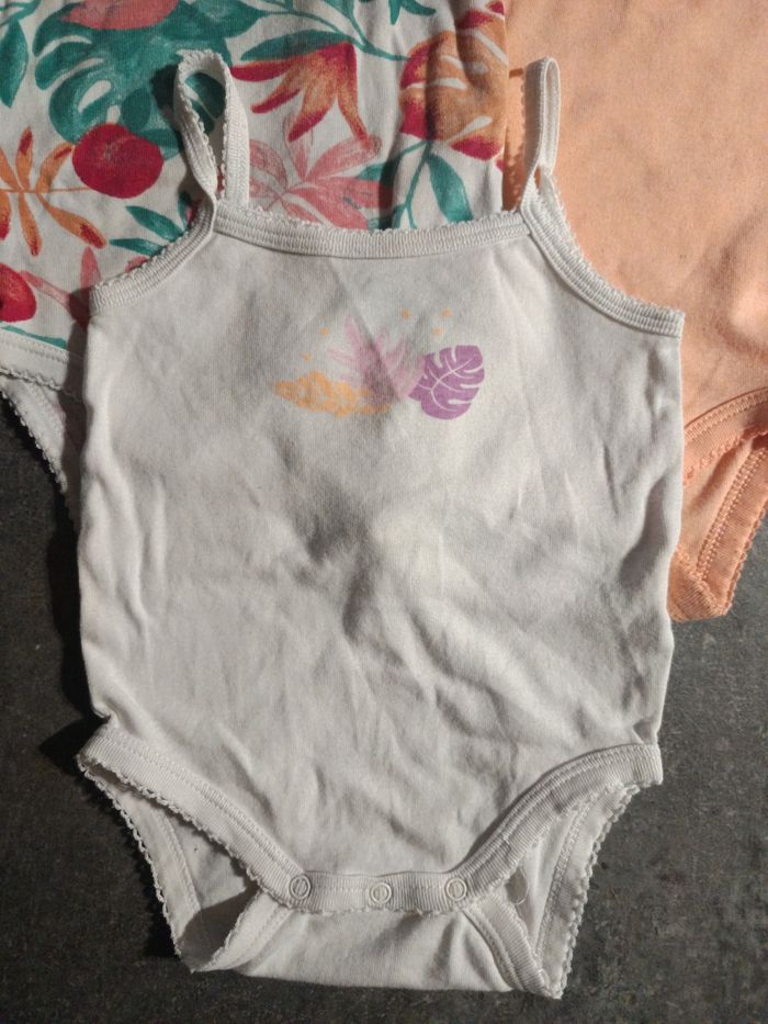 Lot bodies bretelles 12 mois - photo numéro 2