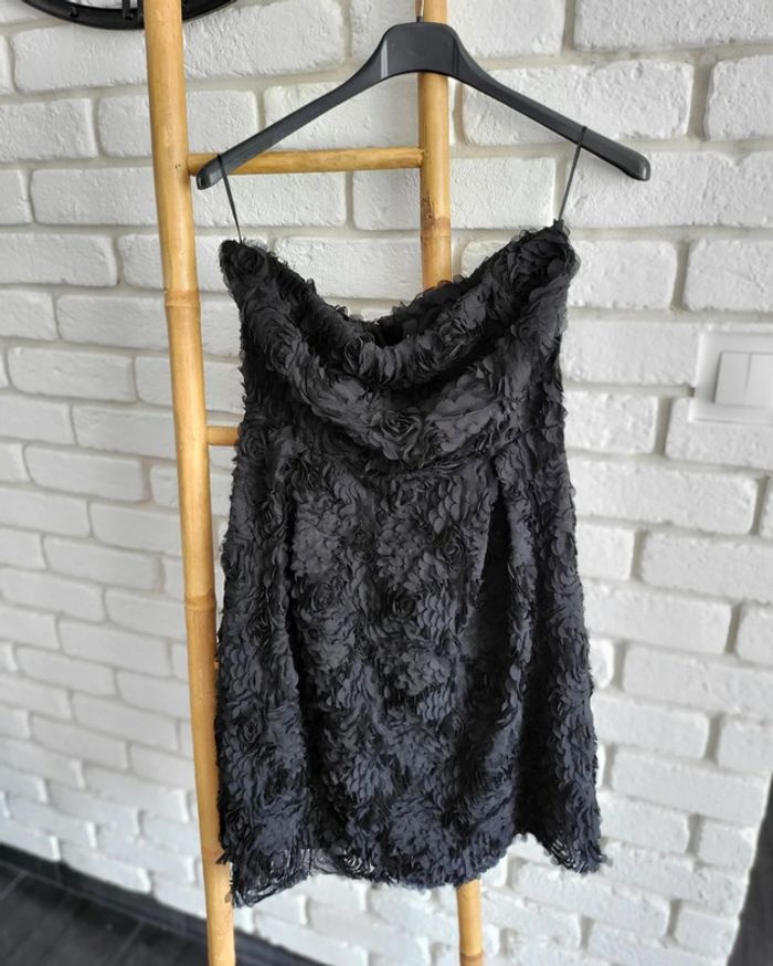 Robe taille L Zara en relief motif fleur