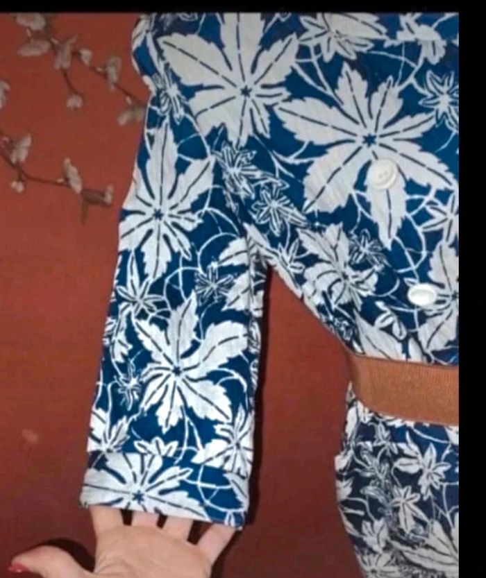 Robe à bleu à feuilles blanches. 
Vintage T38 - photo numéro 3