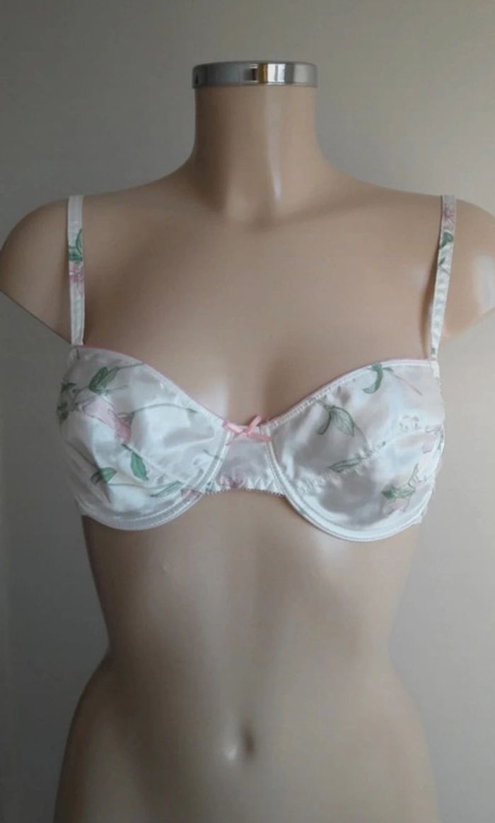 Soutien-gorge à armatures 95B BE 3€
