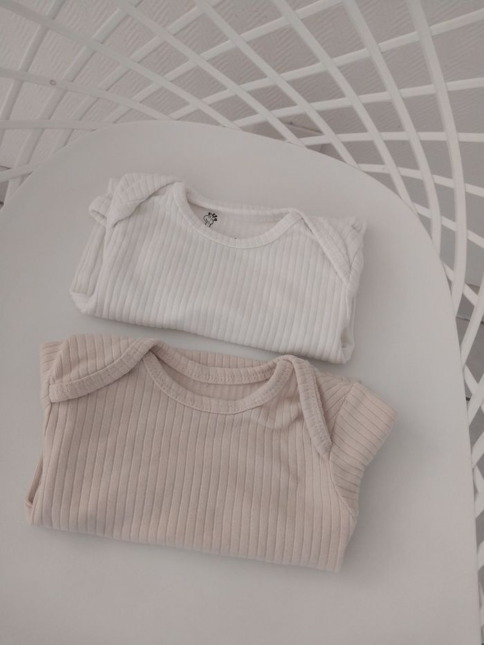 Lot de 2 bodies bébé – Taille 6 mois (62/68 cm) - photo numéro 5
