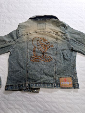 Veste en jeans  , femme  , Vintage / Y2k  , snake  , serpent  , broderie  , taille L