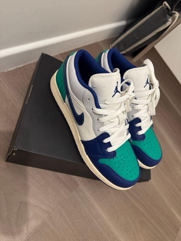 Paire de basket Jordan - photo numéro 3