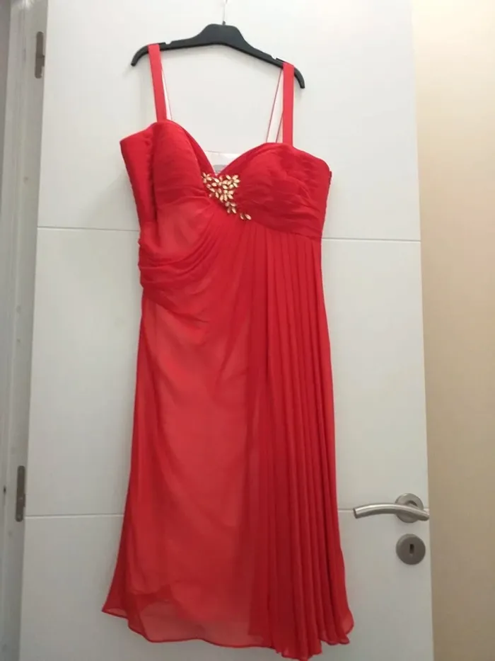 Robe de cérémonie rouge avec son étole