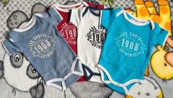 Lot 4 de bodies Lee Cooper Authentic