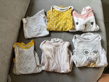 Lot bodies ML 12 mois