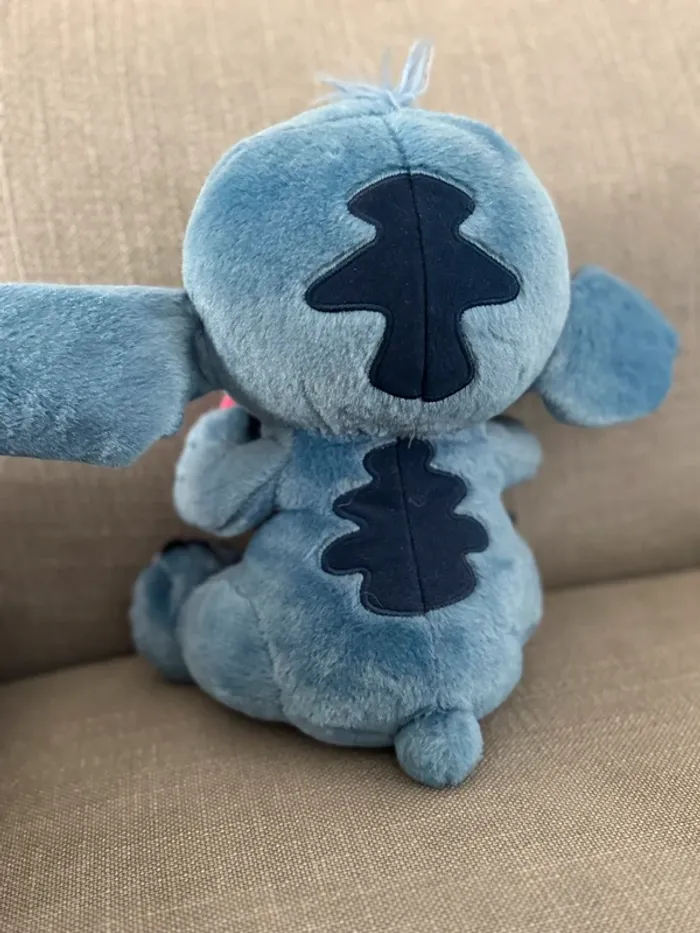 Peluche Disney stitch amoureux - photo numéro 2