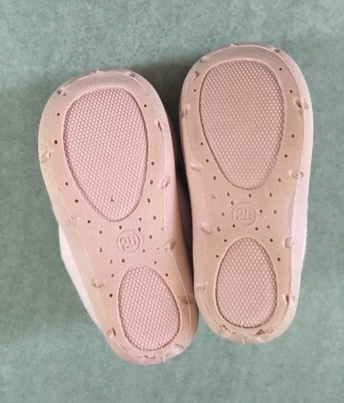 Chaussons rose NEUFS - taille 20 - photo numéro 4