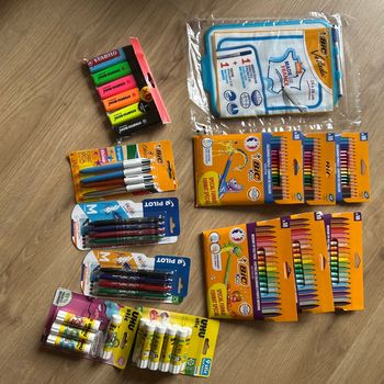 Lot fournitures scolaires NEUF