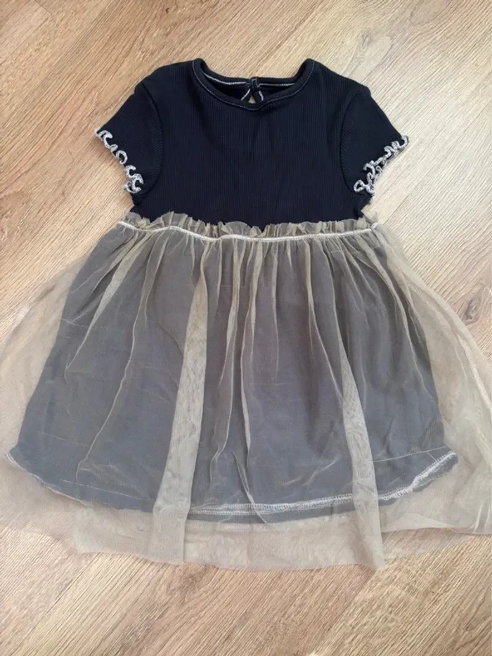 Robe volant noir et beige Kiabi