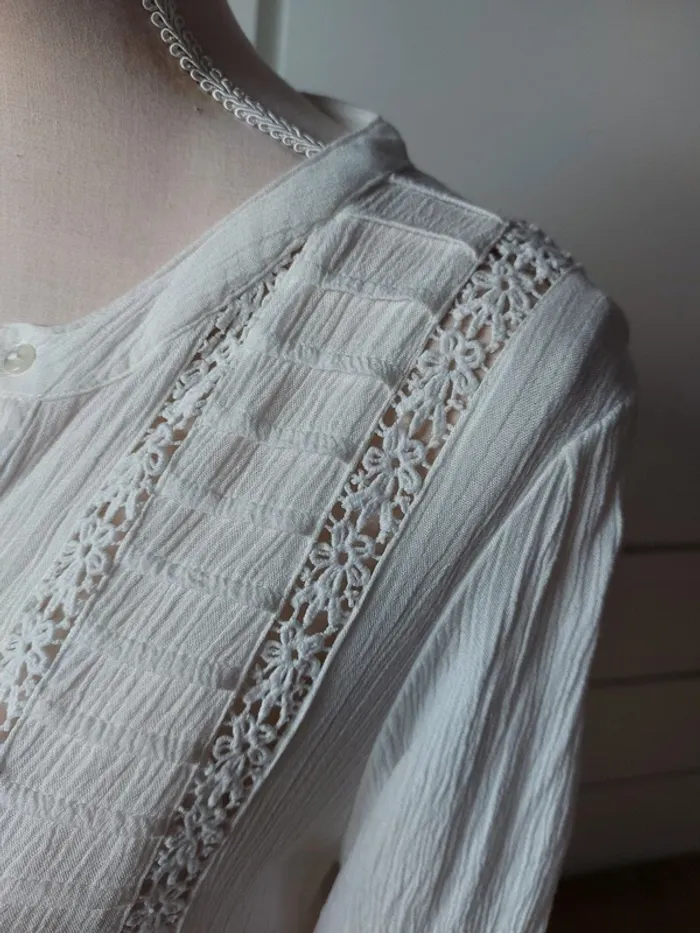 Robe effet crepon avec détails crochet - photo numéro 4