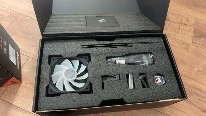 Carte graphique GIGABYTE RTX 5090 Aorus Master 32 Go GDDR7 - NEUVE - photo numéro 4