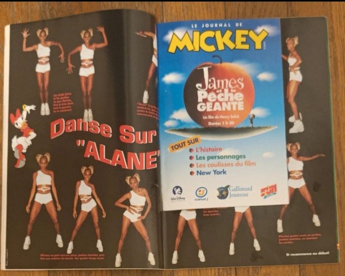 Ancien journal de mickey avec cadeau livret James et la pêche géante N°2348 de 1997 vintage