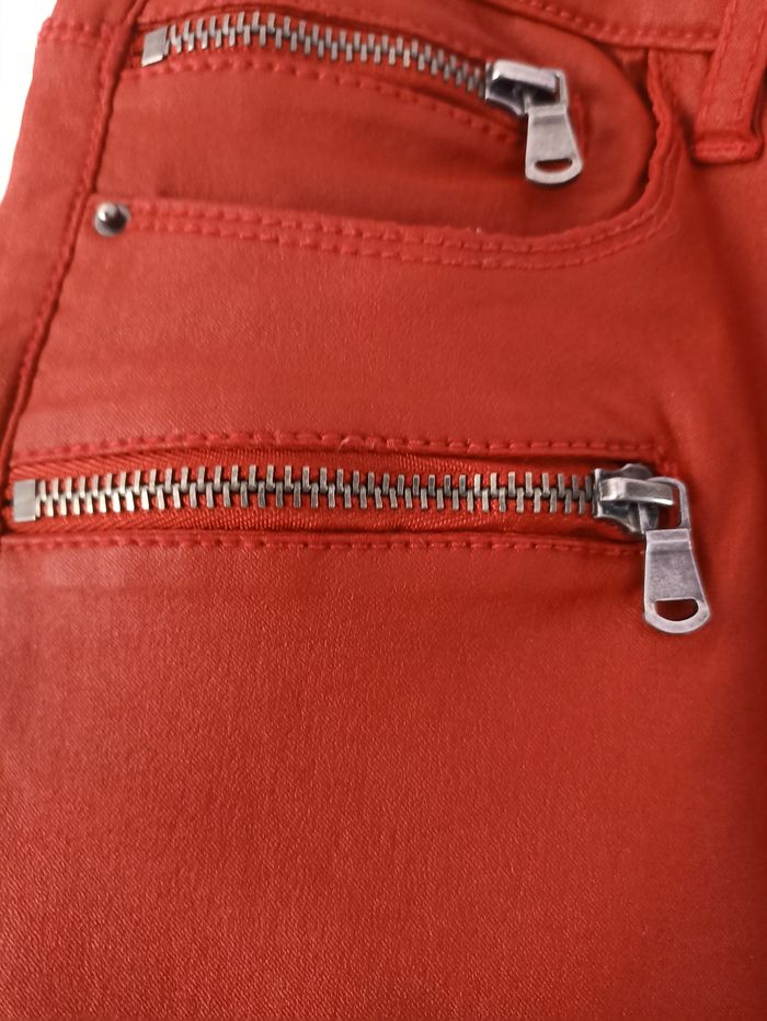Pantalon rouge - photo numéro 3