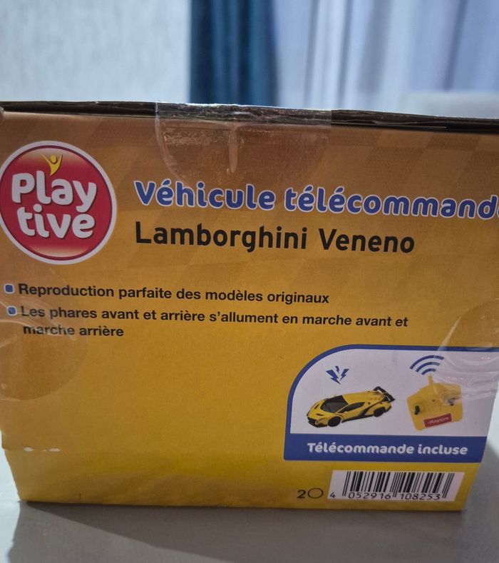 Voiture télécommandée Lamborghini Veneno 1/24 play tive - photo numéro 3