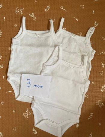Lot bodys sans manches 3 mois