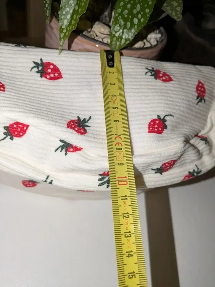 🎒 Banane en velours brodée fraises - photo numéro 5