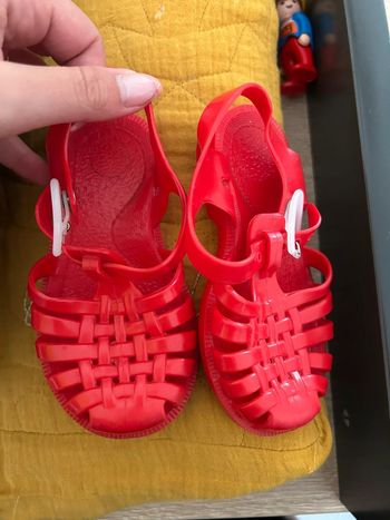Claquettes Méduses rouge T23