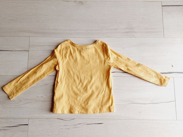Vêtement fille tee-shirt manches longues moutarde licrone arc en ciel Kiabi 3 ans - photo numéro 3
