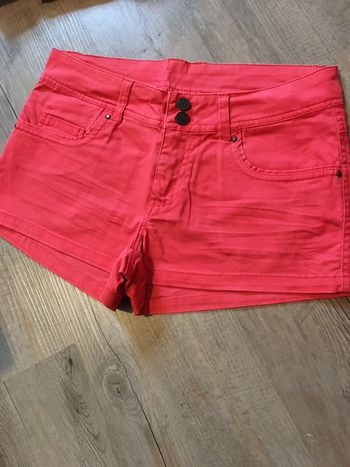 Short rouge