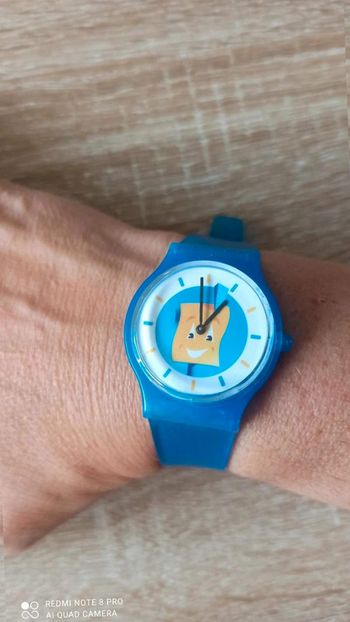 Montre bleu PVC