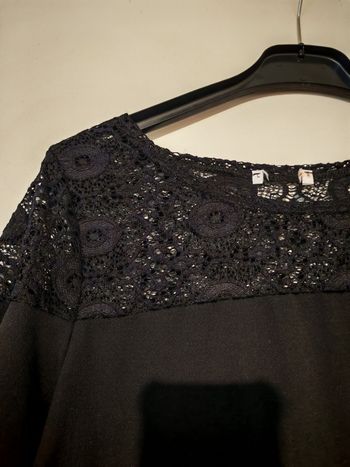 Blouse noire avec dentelle