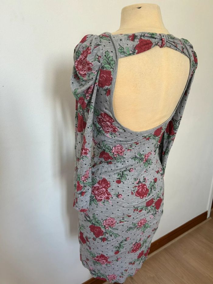 Robe mi-longue moulante dos nu motifs fleurs roses et petits pois - photo numéro 5