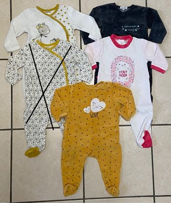 Lot de 4 pyjamas taille 9 mois