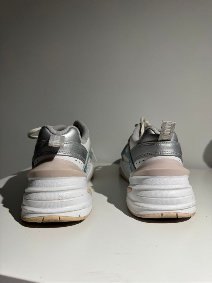 Chaussures Nike holographiques - photo numéro 2